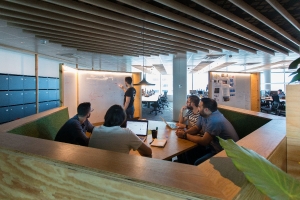Espacio de trabajo oficinas Lead Tech Barcelona construidas por 4Retail